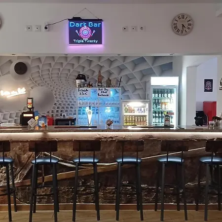 ホテル Triple Twenty 3*