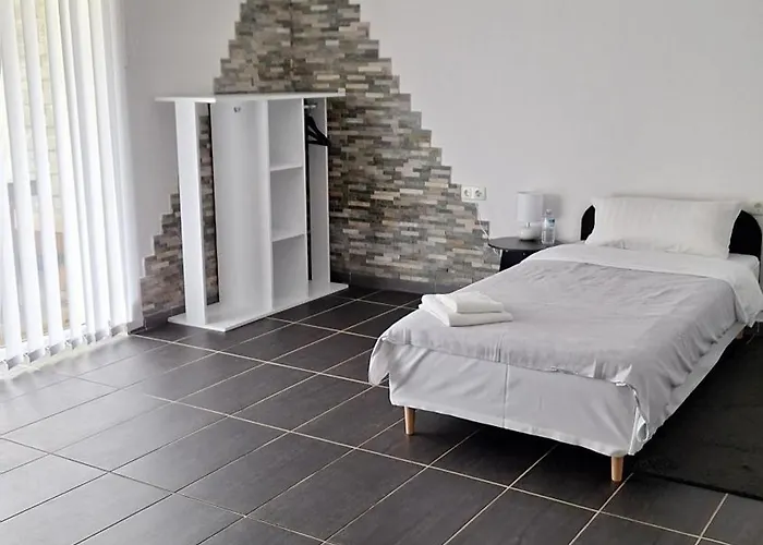 Triple Twenty 호텔